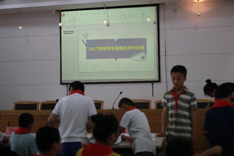 青浦辅读学校举行学生优秀暑假作业展