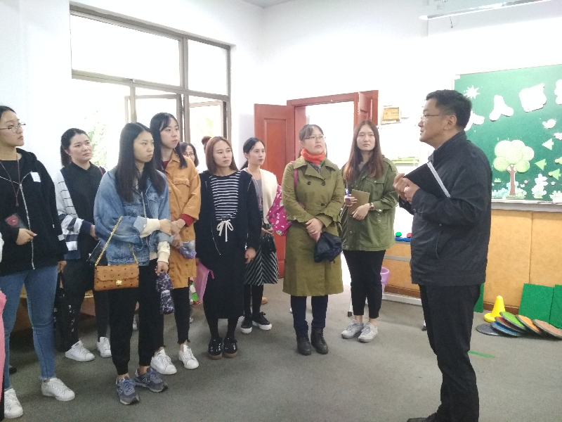 用心 得法 做学生引路人 ——辅读学校 崧文小学班主任交流活动