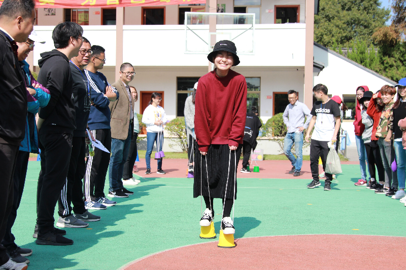 青浦区辅读学校校举办2018年度教职工趣味运动会